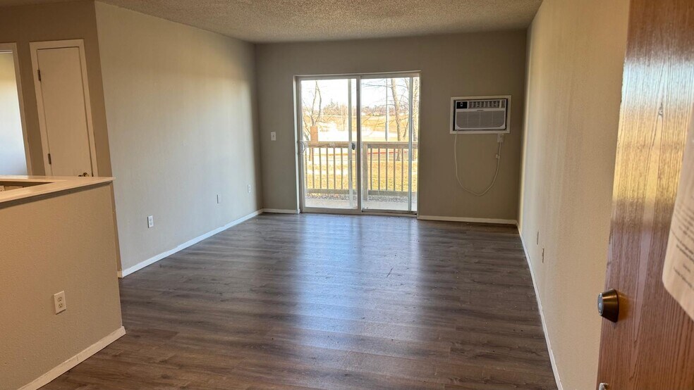 Building Photo - 525 Lilac Ln