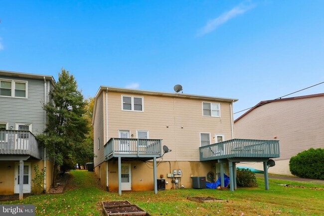 Building Photo - 405 Willow Lawn Dr