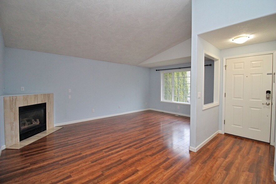 Building Photo - 601 SE 71st Ave
