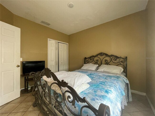 Building Photo - 6007 Skydale Way