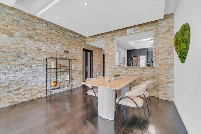 Building Photo - 3340 NE 190th St