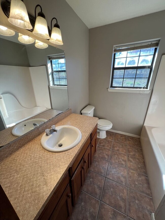 Building Photo - 3 Bed 1.5 Bath Total Electric House, With 1 Car Garage. Yard Care Included.