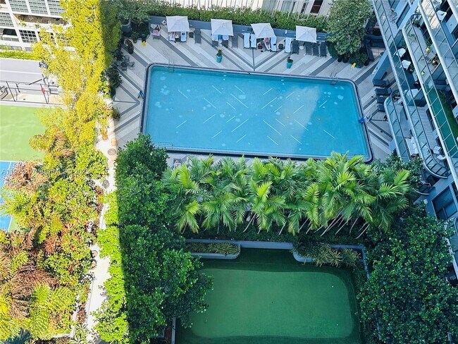 Building Photo - 121 NE 34th St