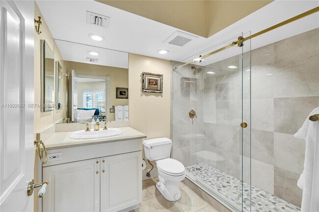 Building Photo - 625 Poinciana Dr