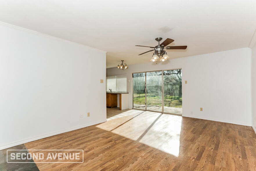 Building Photo - 509 Southlake Dr