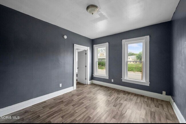 Building Photo - 2615 Lagrange St