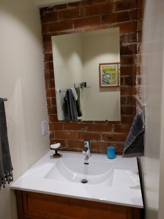 More bathrm - 1738 Martin Luther King Jr Way