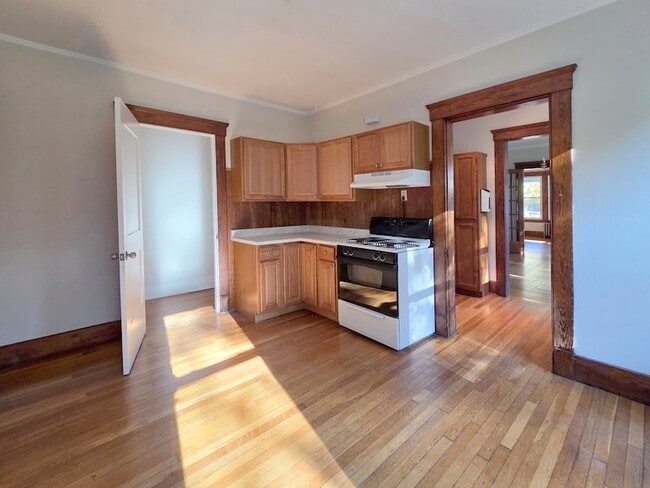 Building Photo - 302 Lexington Ave