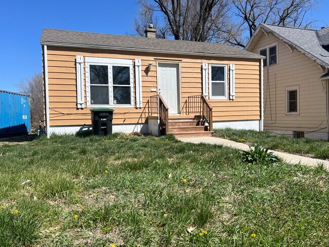 Primary Photo - 2 Bedroom House- Beautiful Kitchen!!
