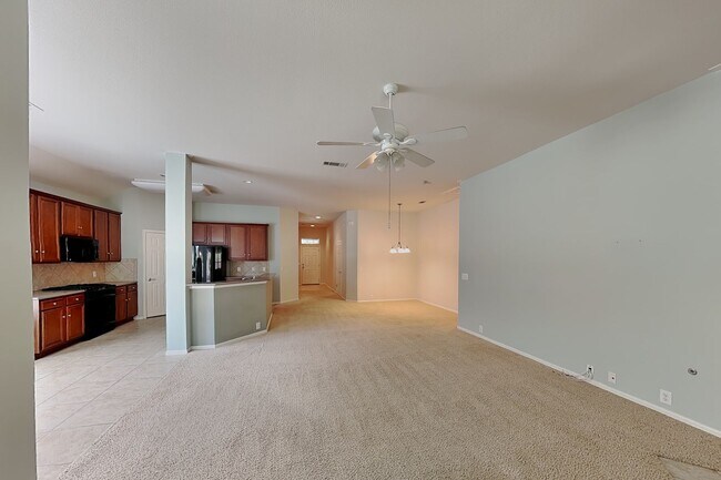 Building Photo - 15832 Coyote Hill Dr
