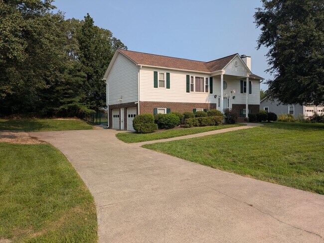 Building Photo - 6008 Yeaton Glen Dr