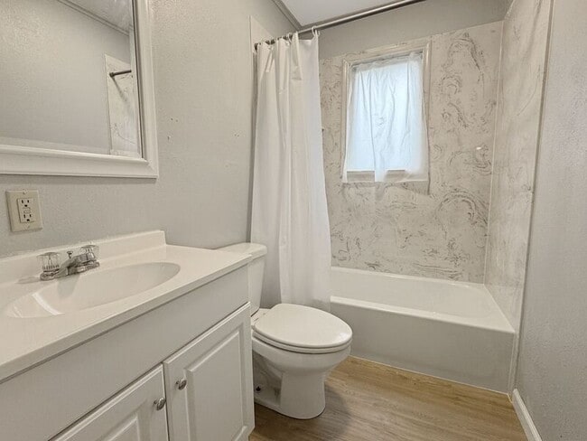 Building Photo - 610 W C St