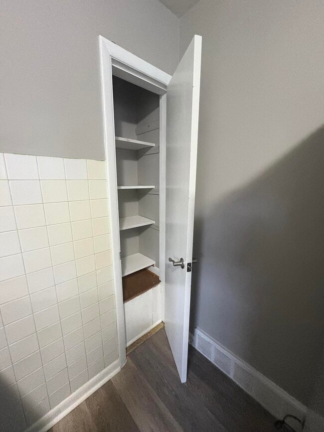 Building Photo - 1117 Meridian Dr