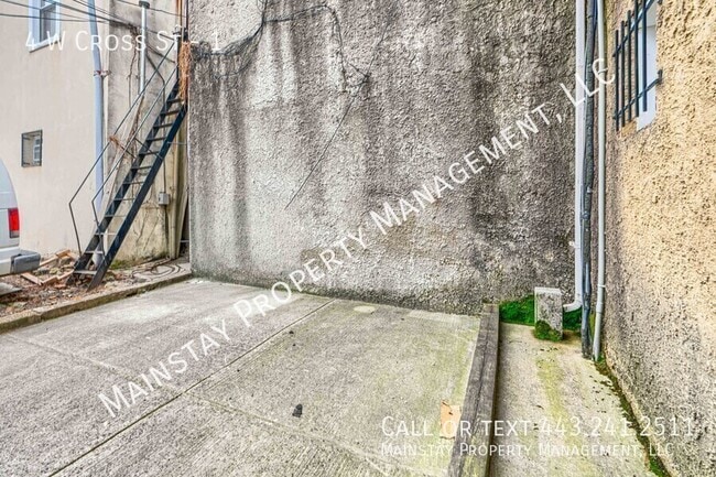 Building Photo - 4 W Cross St