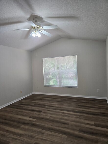 Building Photo - 20 Manderley Ln