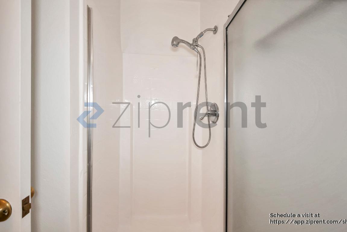 Building Photo - Unit