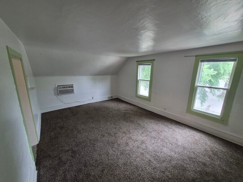 Living room - 307 15th St S