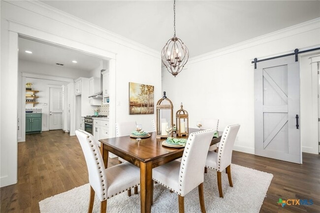 Building Photo - 653 Center Green