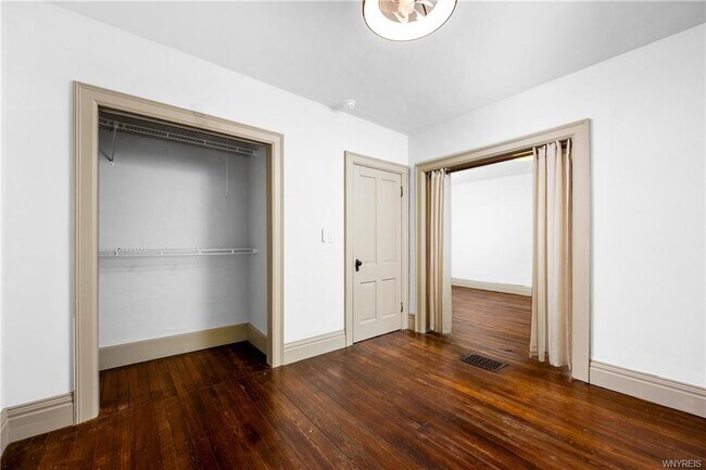 Building Photo - 95 Russell St