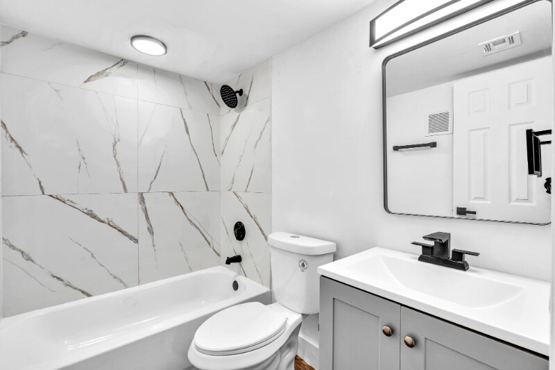 Building Photo - 803 SW 15th Ave