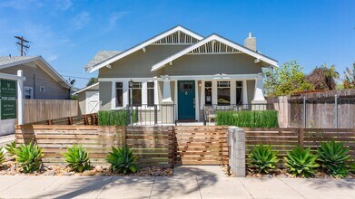 Building Photo - Modern Kensington Cottage