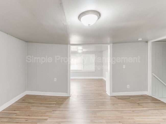 Building Photo - 730 N Louisa Ave