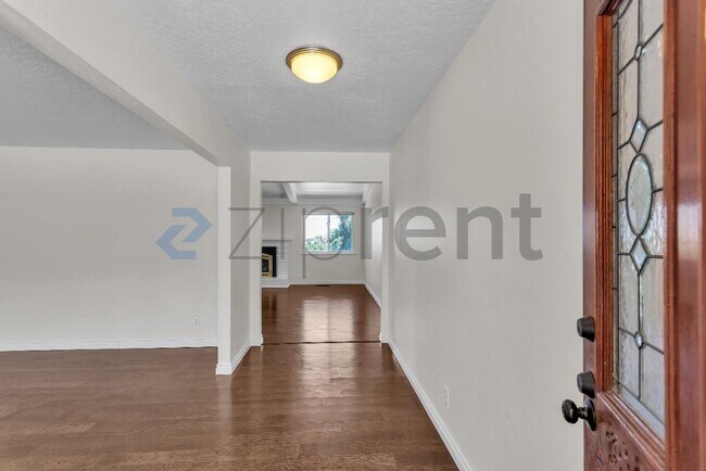 Building Photo - 307 Boulder Dr