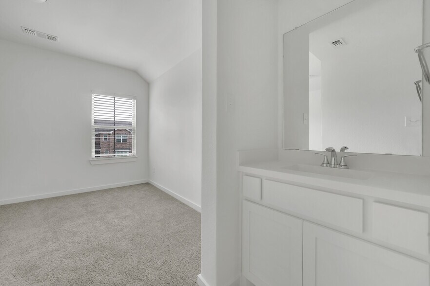 Building Photo - 3729 Paradise Way