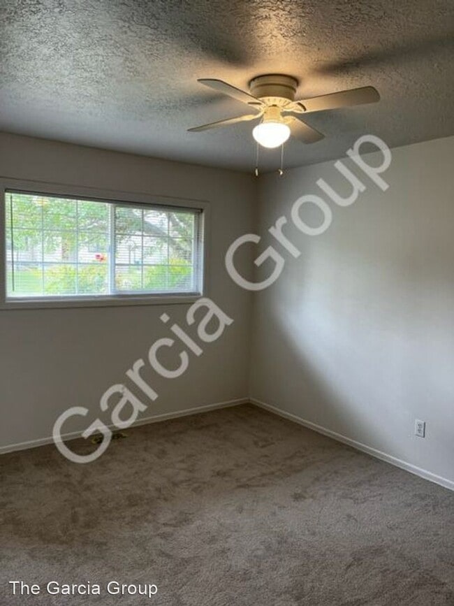 Building Photo - 3 br, 1.5 bath House - 18500 SE Addie St