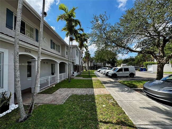 Building Photo - 2576 SW 83rd Ave