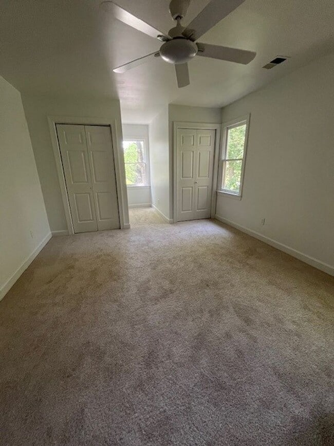 Building Photo - Two-Story Cape Cod- 3 Bed 2 Bath Greensbor...