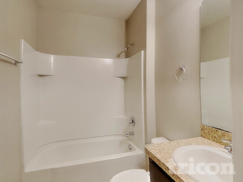 Building Photo - 530 Squires Grove Dr