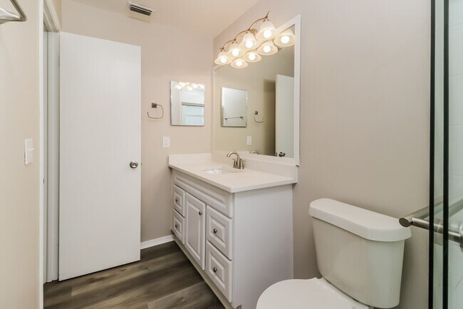 Building Photo - 1526 Baker Rd