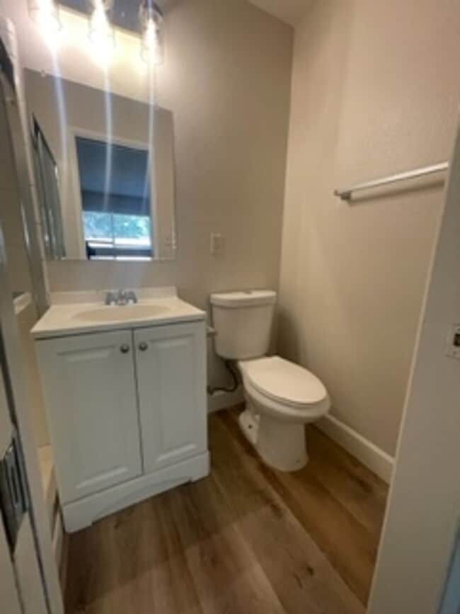 Building Photo - Great 3 Bed 2 Bath Duplex