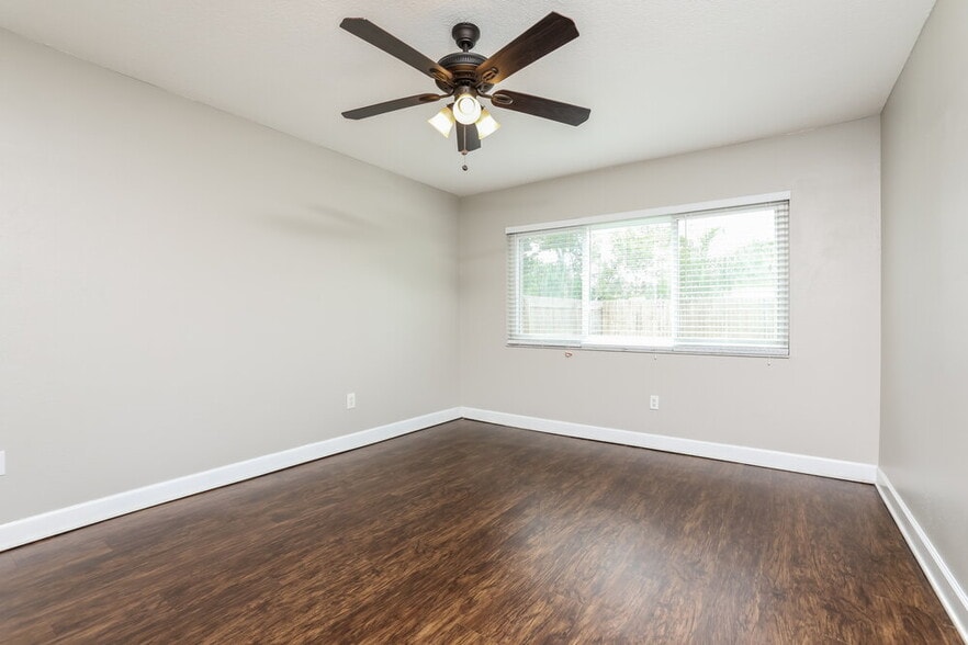 Building Photo - 1009 Black Willow Dr