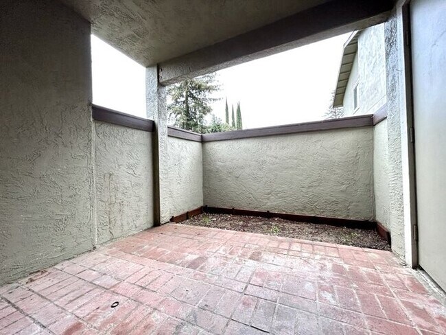 Building Photo - Beautiful Updated 1 Bedroom 1 Bathroom For Rent in Natomas!