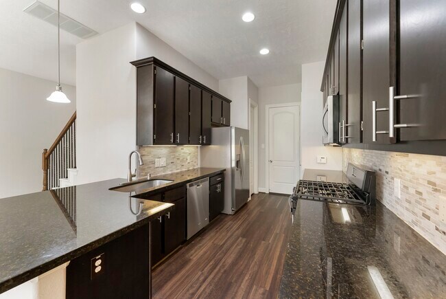 Building Photo - 31 Aventura Pl