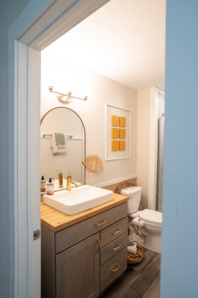 Building Photo - 1138 W Cecil St