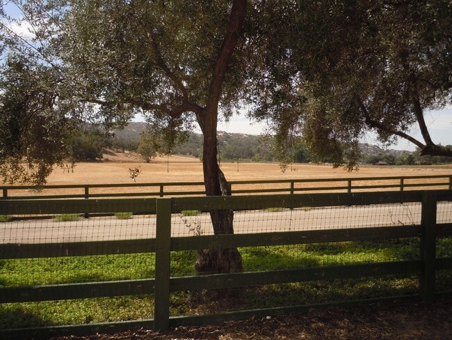 Building Photo - Country Living on Beautiful Melrose Ranch