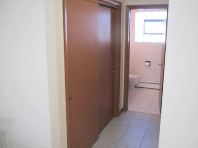 Building Photo - 33 N Clifton Ave