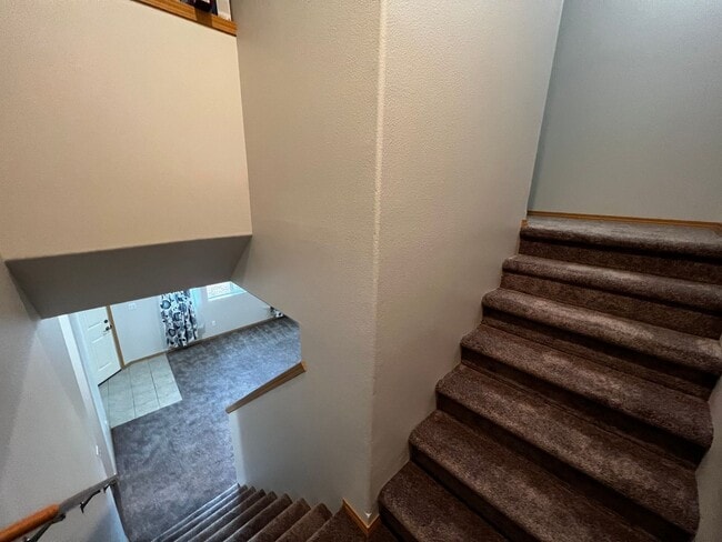 Building Photo - DuPont, end unit, 3 bedroom, 2.5 bath Townhome