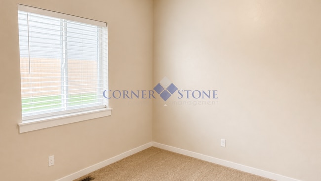Building Photo - Amazing Home Meridian Home with Community Pool!