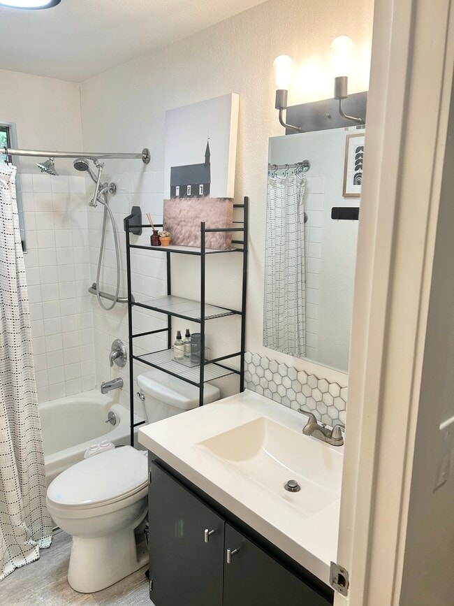 Building Photo - 25979 Pioneer Way NW