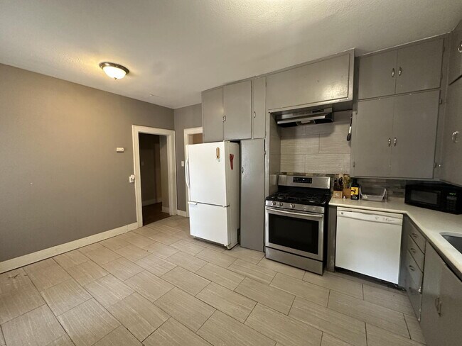 Building Photo - Spacious 2-Story Home Near Texas Tech – Al...