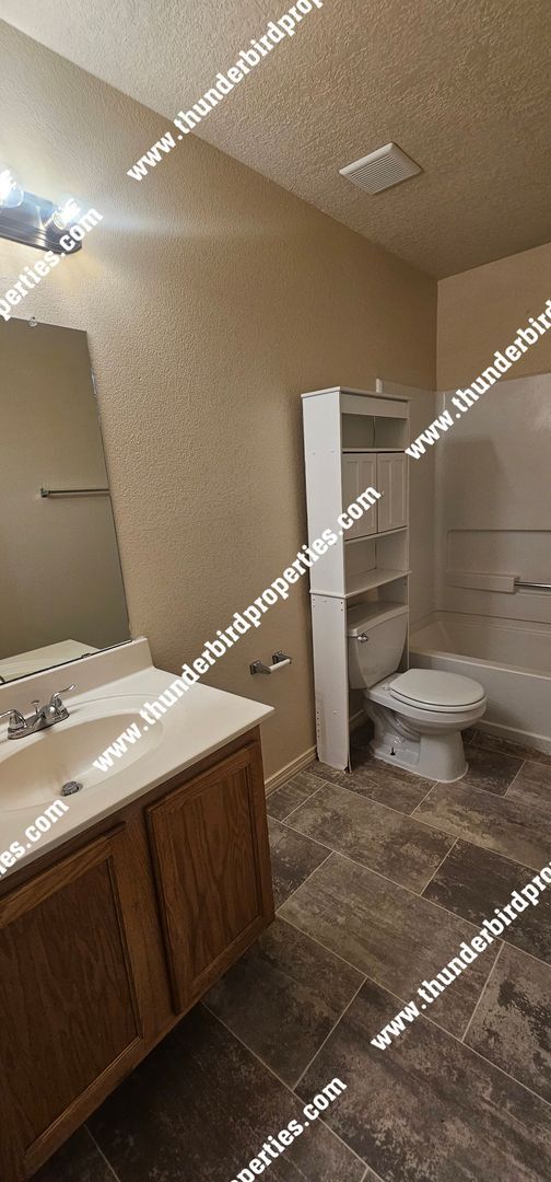 Building Photo - Spacious 4 bedroom, 3 bathroom in Ventana ...