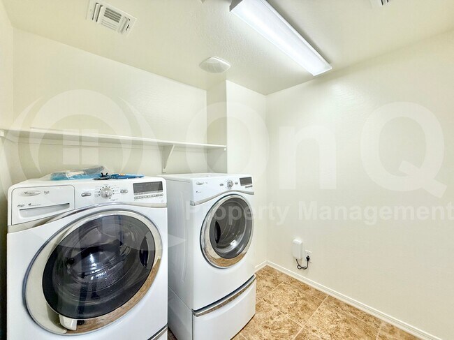 Building Photo - 4559 S Antonio