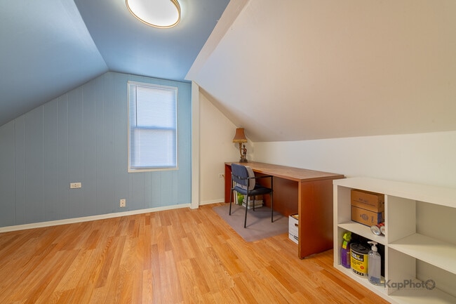 Building Photo - 7828 Suburban Ln