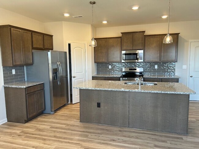 Building Photo - Masterson Hills     20260504