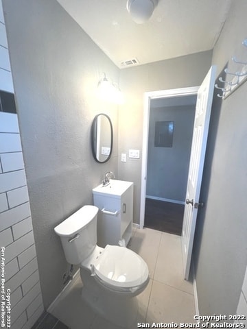 Building Photo - 111 Los Arboles