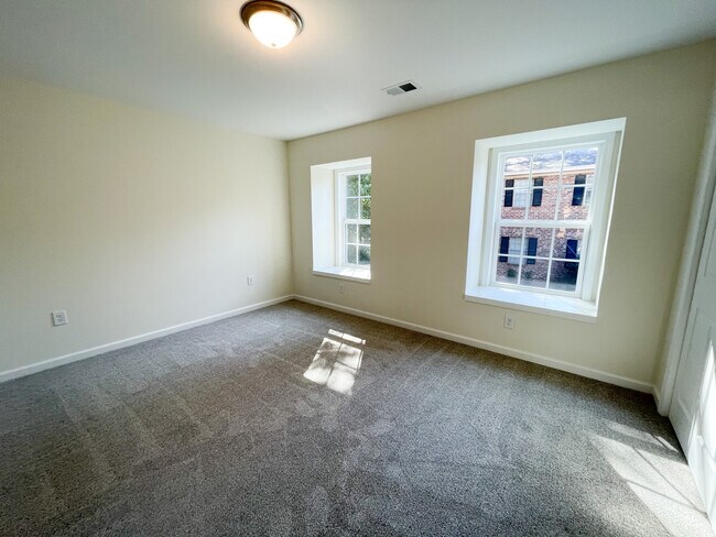 Building Photo - 1912 Devonwood Dr